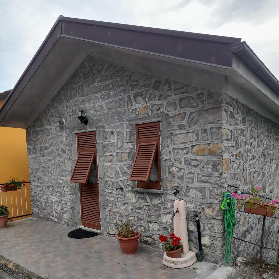 הוילה וארזה ליגורה Agriturismo Merlotta מראה חיצוני תמונה